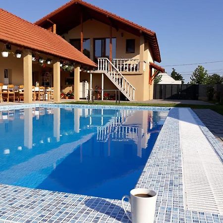 Casa Sannicolau Bed and Breakfast Sînnicolau Mare Exteriör bild