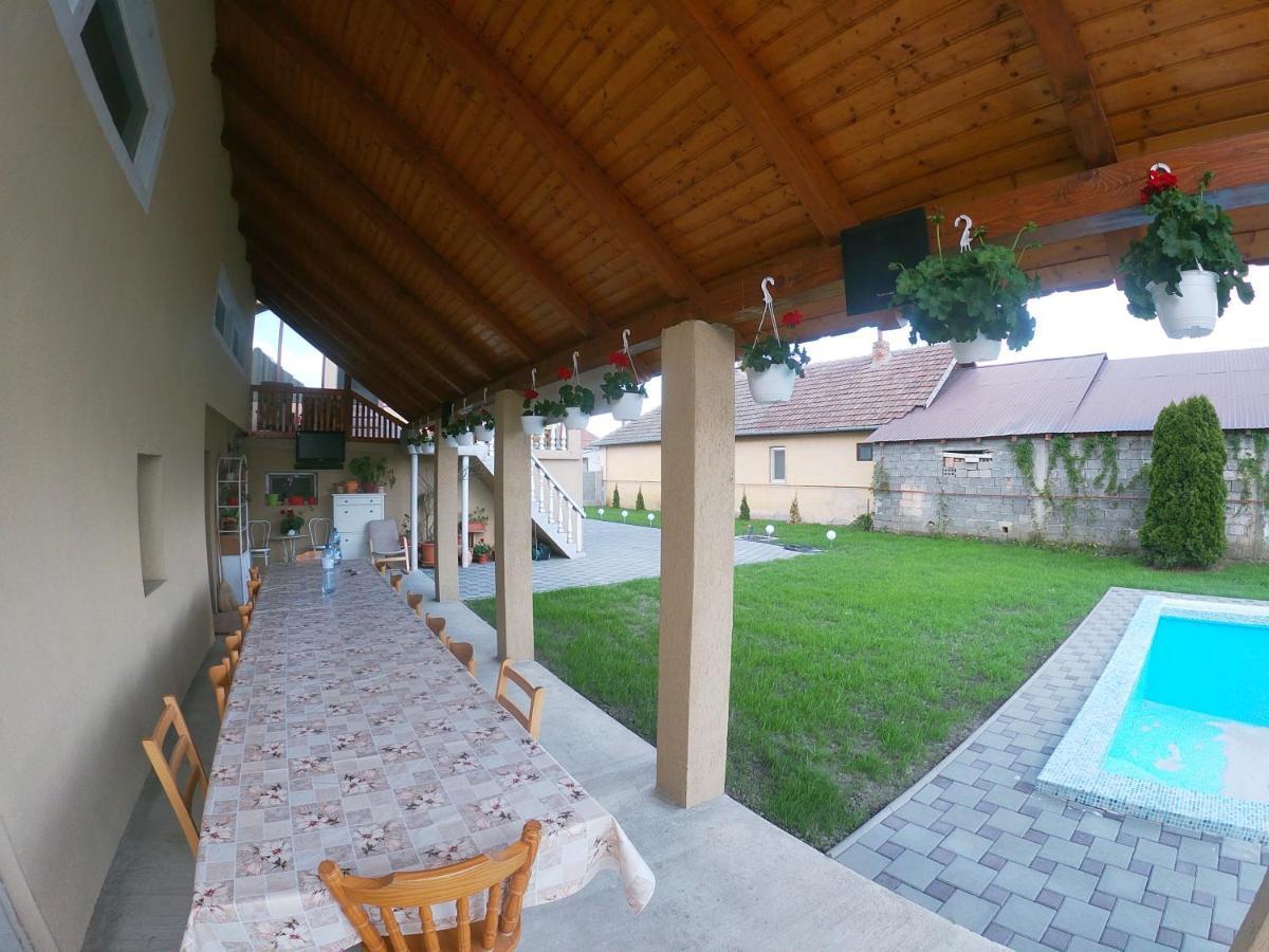 Casa Sannicolau Bed and Breakfast Sînnicolau Mare Exteriör bild