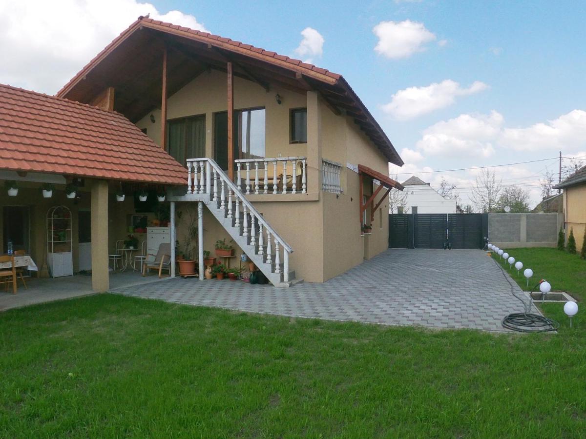 Casa Sannicolau Bed and Breakfast Sînnicolau Mare Exteriör bild